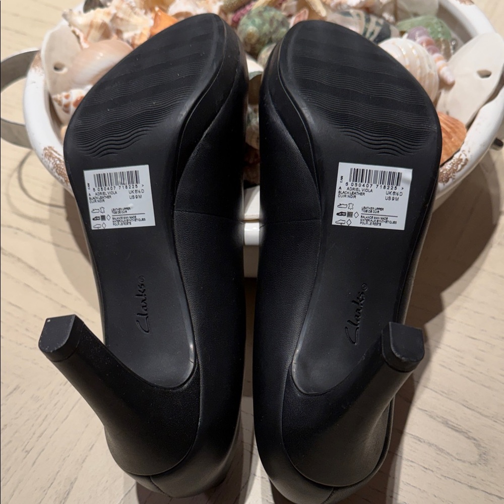 Clarks Black Leather Women's Round-Toe Heels - Picture 5 of 5